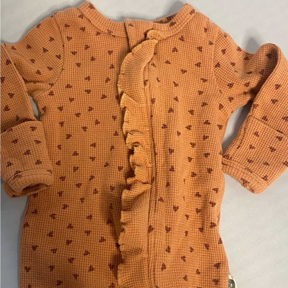 Charming‎ Ruffled Footie - Picture 4 of 6